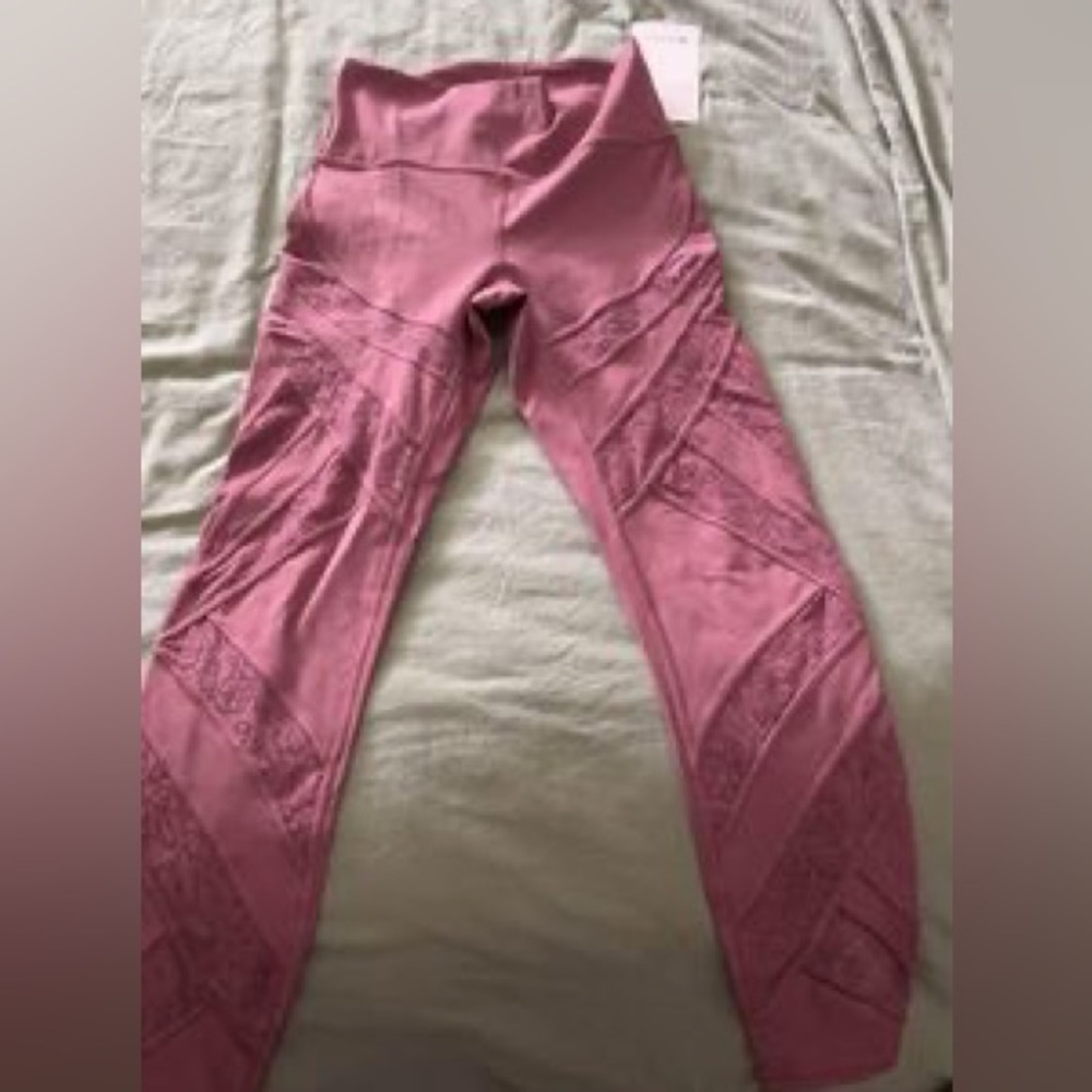 NWT Lululemon dusty pink leggings with mesh and flower stripes.